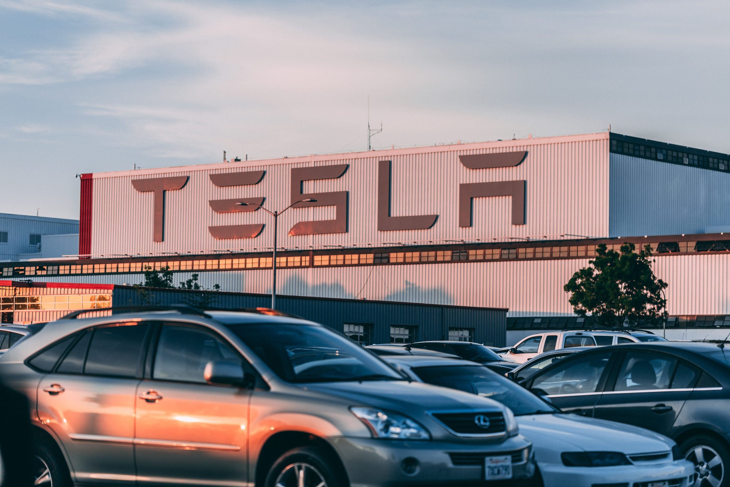 Zero Marketing Budget Tesla yang Bisa Kamu Tiru