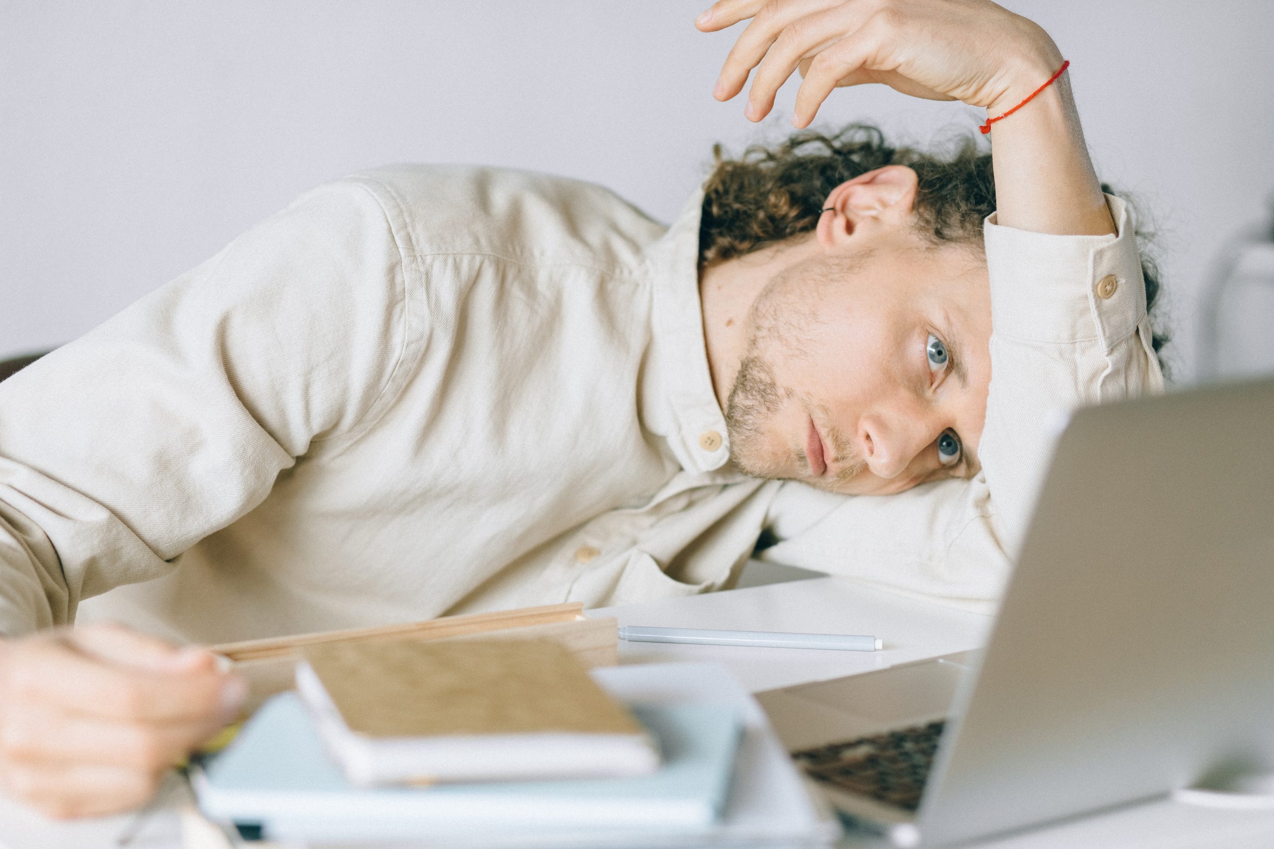 Sering merasa stress saat bekerja? Waspada terkena Burnout Syndrome